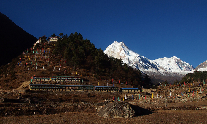 Manaslu circuit trek in november